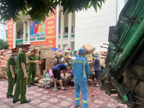Hà Nội tiêu hủy 25 tấn bánh kẹo, thực phẩm bẩn ở làng nghề La Phù