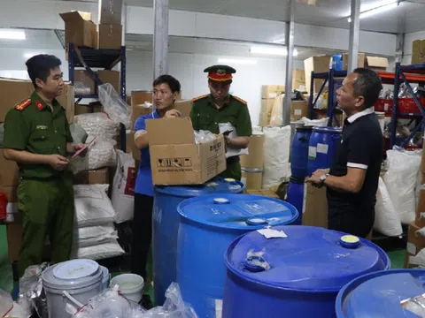 Triệt xóa đường dây thực phẩm chức năng giả quy mô lớn