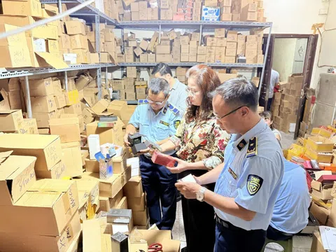 Siết chặt kiểm soát buôn lậu, hàng giả trên thương mại điện tử dịp cuối năm