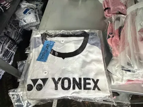 Triệt phá xưởng sản xuất hàng giả YONEX quy mô lớn tại Hà Nội: Hơn 16.000 sản phẩm bị thu giữ 