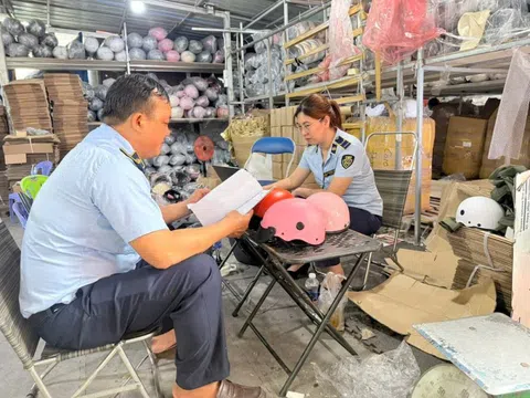 TP.HCM phát hiện kho chứa hơn 5.000 mũ bảo hiểm không có hóa đơn, chứng từ
