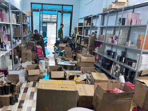 Công an TP. HCM triệt phá đường dây buôn bán nước hoa và mỹ phẩm giả “khủng” trên mạng
