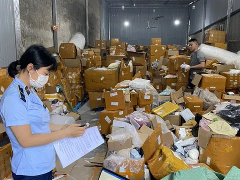 Phát hiện kho chứa hàng chục ngàn sản phẩm mỹ phẩm, đồ gia dụng vi phạm trên địa bàn Hà Nội