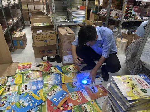Thu giữ trên 40.000 quyển sách giả mạo sách của Nhà xuất bản Giáo dục Việt Nam