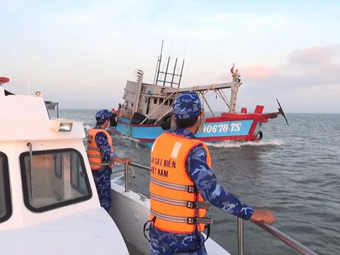 Cảnh sát biển bắt giữ tàu chở 110 nghìn lít dầu DO không rõ nguồn gốc
