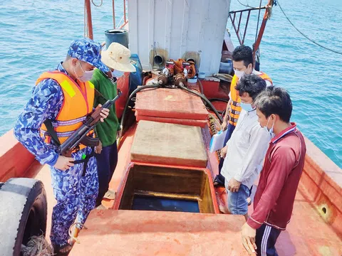 Lợi dụng thiếu hụt, giá cả trong nước cao, buôn lậu xăng dầu gia tăng